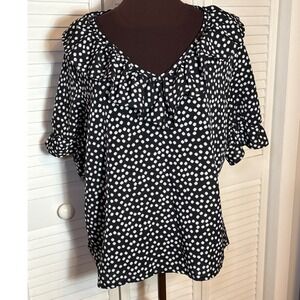 Black White Daisy Floral Ruffle V-Neck Short Sleeve Blouse Top